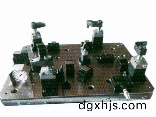 齒(chi)輪(lun)室(shi)罩蓋(gai)液(ye)壓裌具(ju)